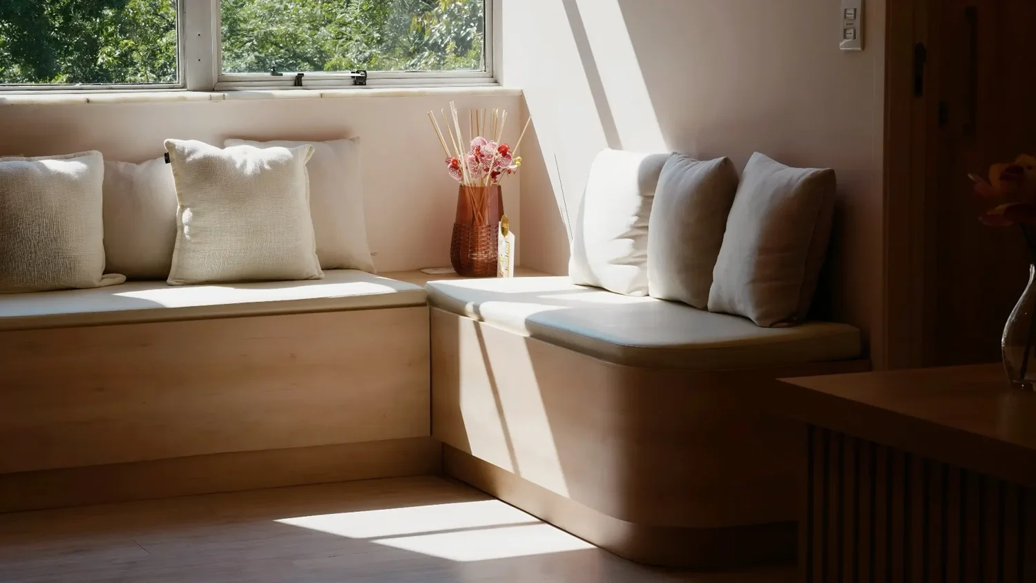 Lounge com luz natural da FORENA nos Jardins